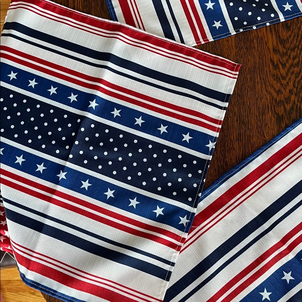 Kohl's Patriotic Fabric Tablecloth and Napkin set - Picture 6 of 9